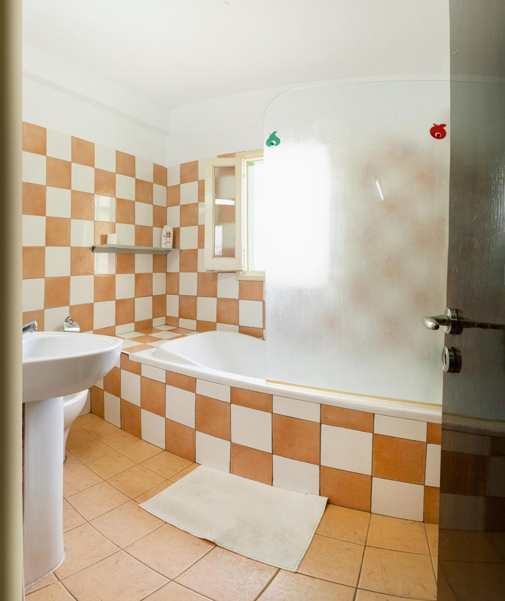 Private Room In Shared Flat Nicosia Eksteriør billede
